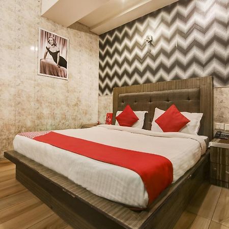 Collection O 76248 Hotel D Crown Nuova Delhi Esterno foto