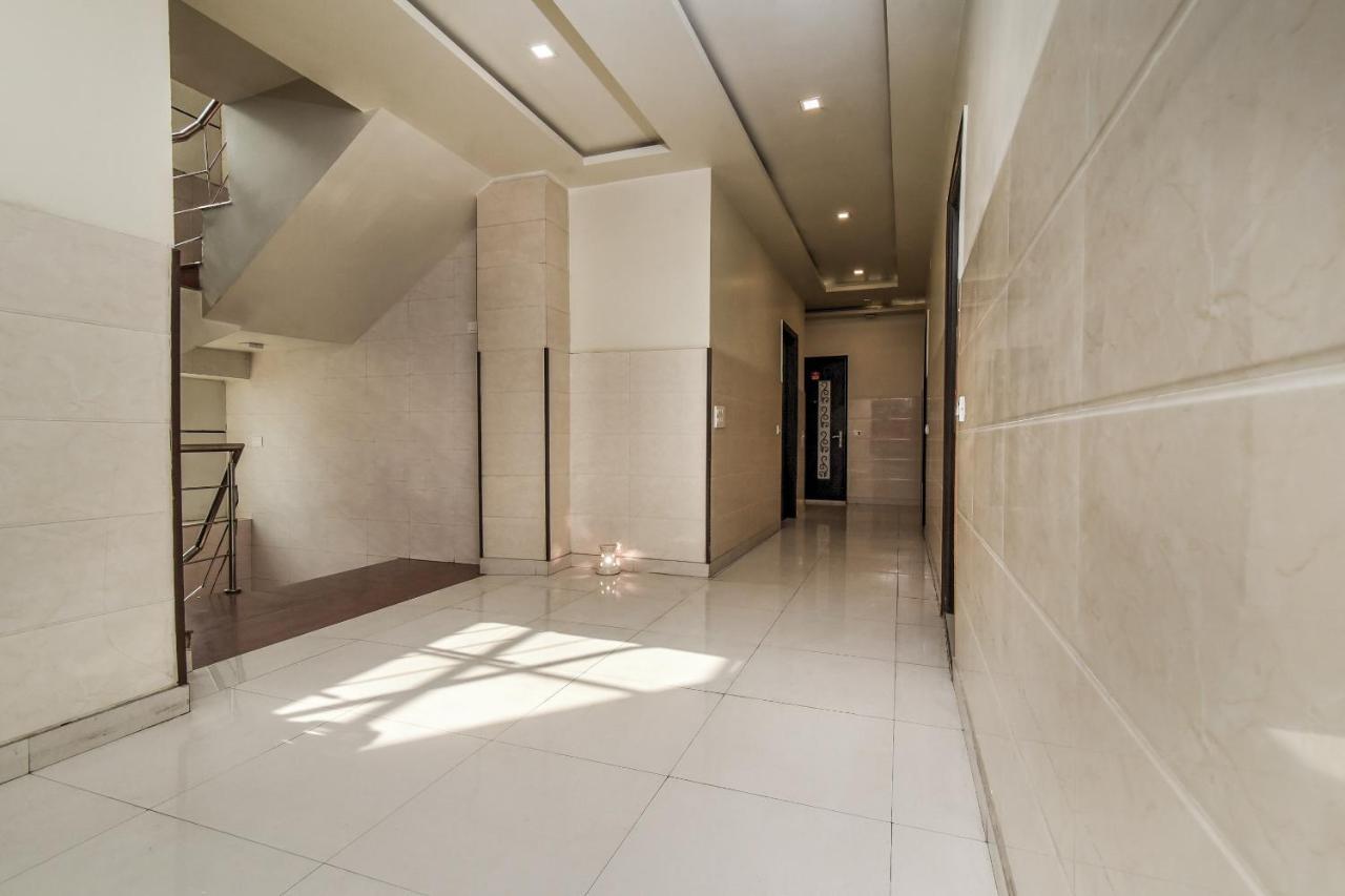 Collection O 76248 Hotel D Crown Nuova Delhi Esterno foto