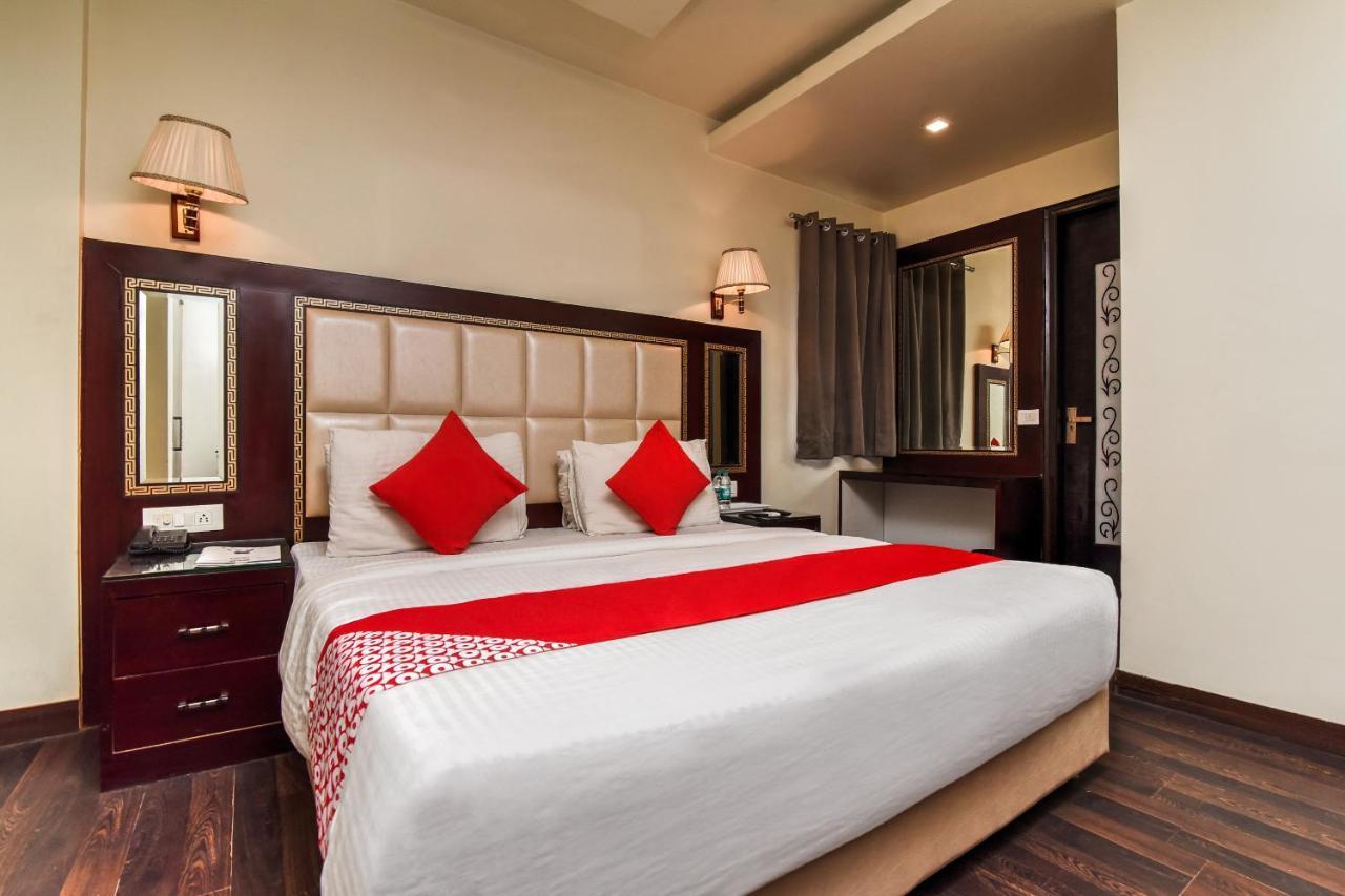 Collection O 76248 Hotel D Crown Nuova Delhi Esterno foto