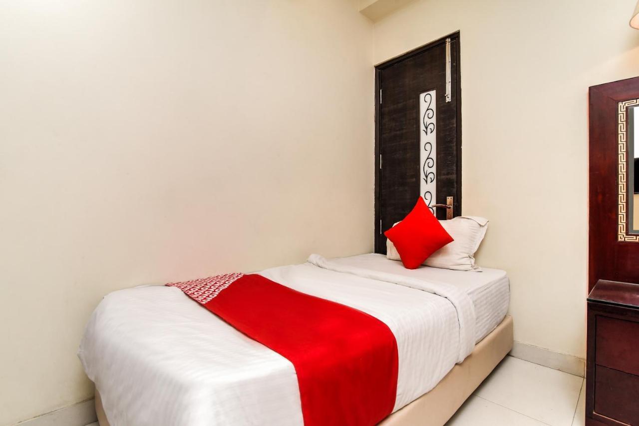 Collection O 76248 Hotel D Crown Nuova Delhi Esterno foto