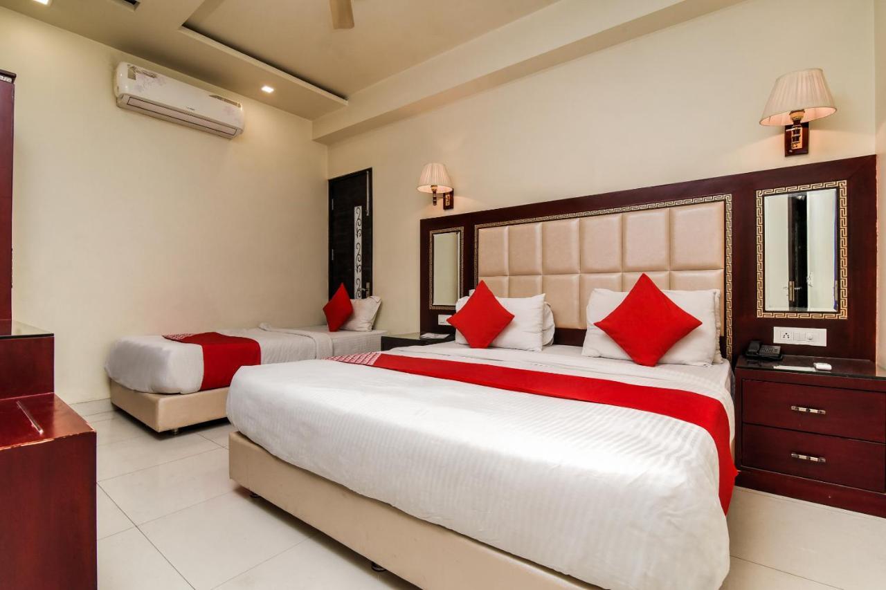 Collection O 76248 Hotel D Crown Nuova Delhi Esterno foto