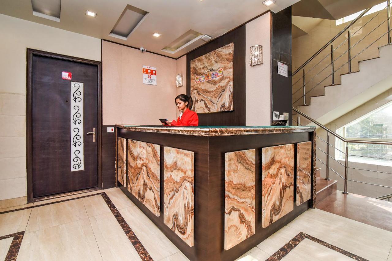 Collection O 76248 Hotel D Crown Nuova Delhi Esterno foto